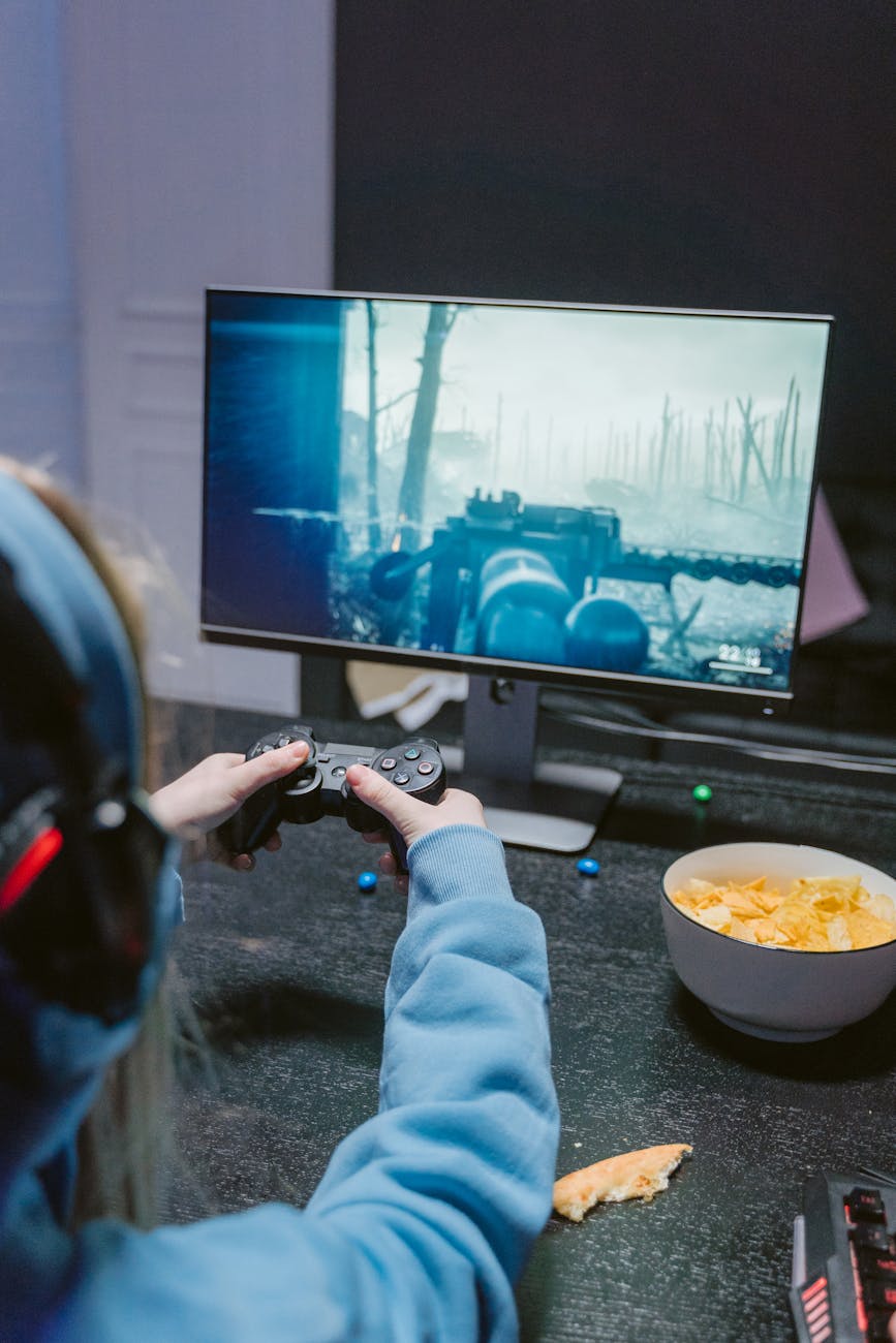 Estación de juego PC con múltiples monitores